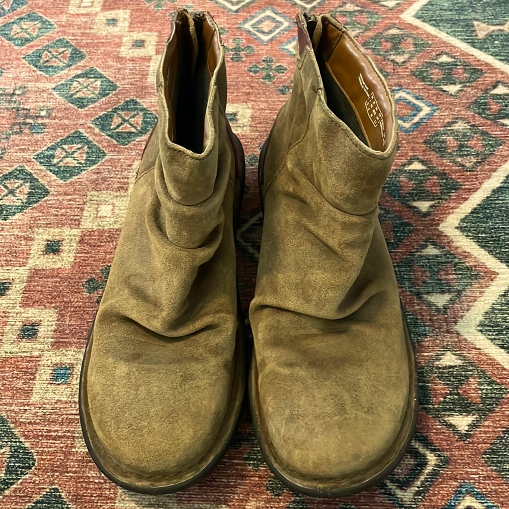 Clarks NWOT Size 8.5W